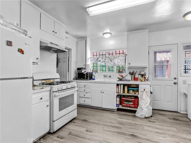 4616 6th Avenue, Los Angeles, CA 90043