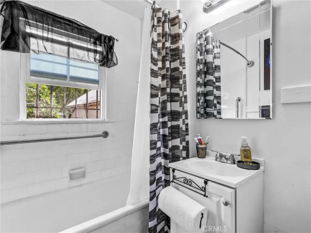 4616 6th Avenue, Los Angeles, CA 90043