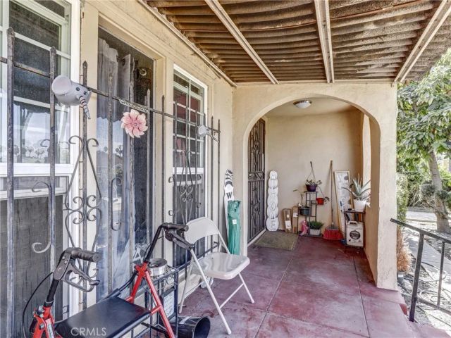 4616 6th Avenue, Los Angeles, CA 90043
