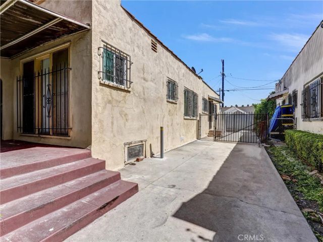 4616 6th Avenue, Los Angeles, CA 90043