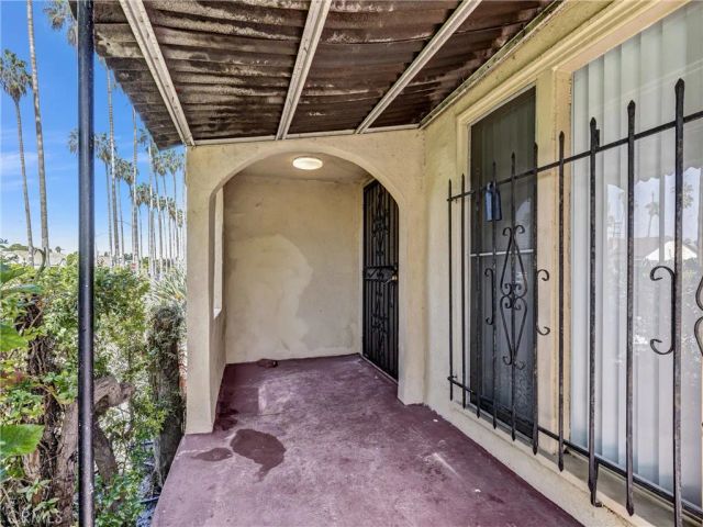 4616 6th Avenue, Los Angeles, CA 90043