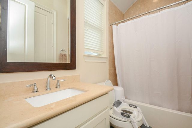 2017 Fannin Station, Houston, TX 77045