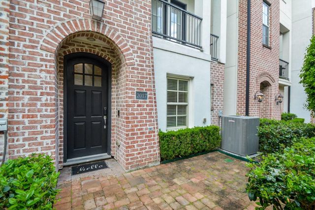 2017 Fannin Station, Houston, TX 77045