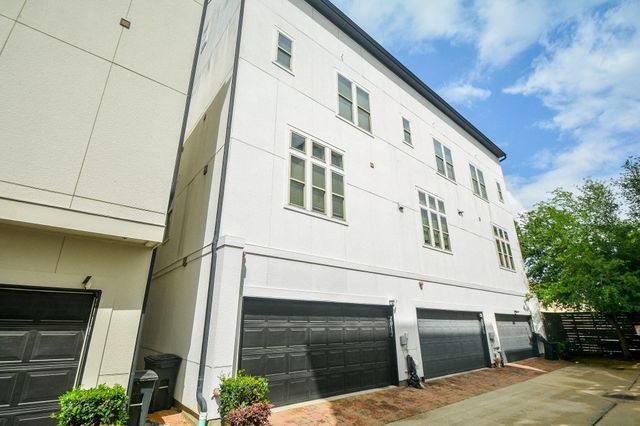 2017 Fannin Station, Houston, TX 77045