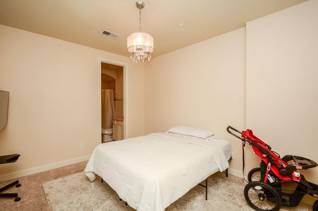 2017 Fannin Station, Houston, TX 77045