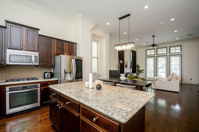 2017 Fannin Station, Houston, TX 77045