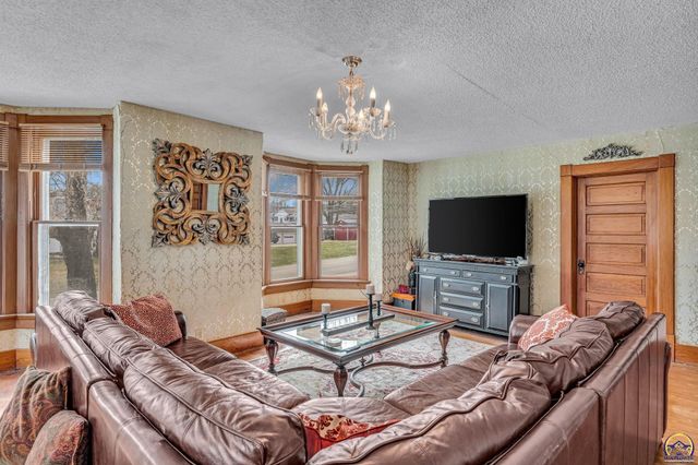 703 New York, Holton, KS 66436