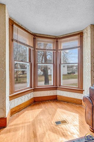 703 New York, Holton, KS 66436