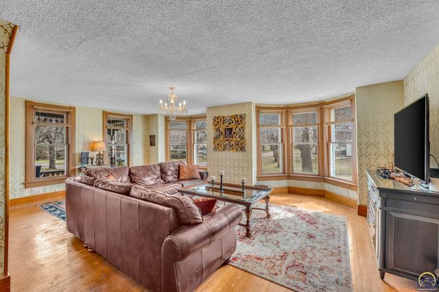 703 New York, Holton, KS 66436