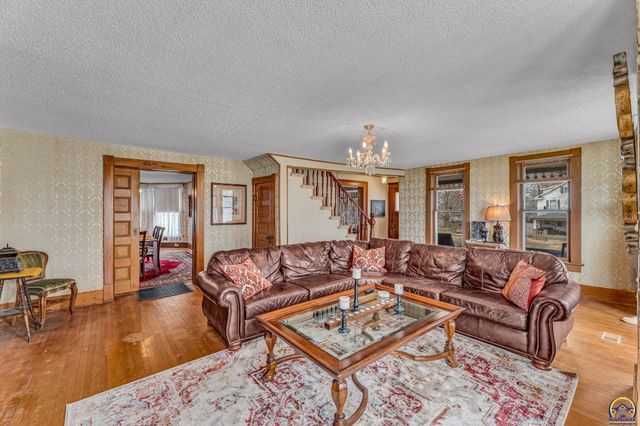 703 New York, Holton, KS 66436