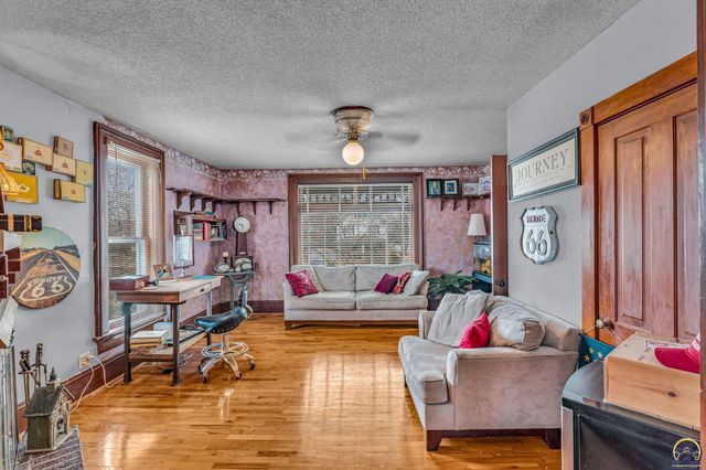 703 New York, Holton, KS 66436