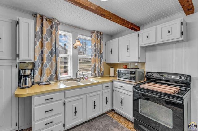 703 New York, Holton, KS 66436