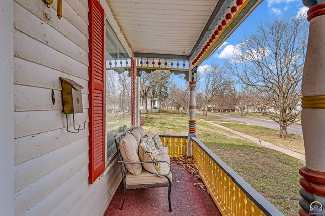 703 New York, Holton, KS 66436