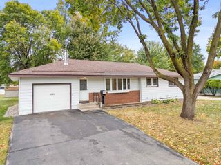 918 Holmes Street S, Shakopee, MN 55379
