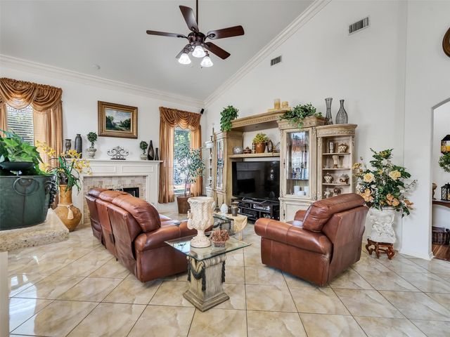 1922 Oakwood Court Drive, Baytown, TX 77521