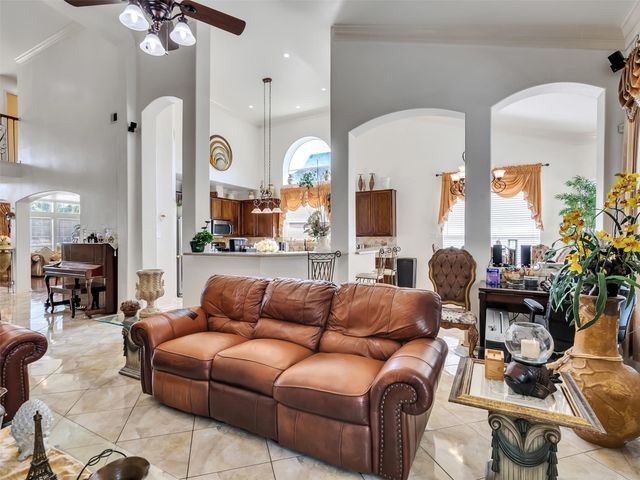 1922 Oakwood Court Drive, Baytown, TX 77521