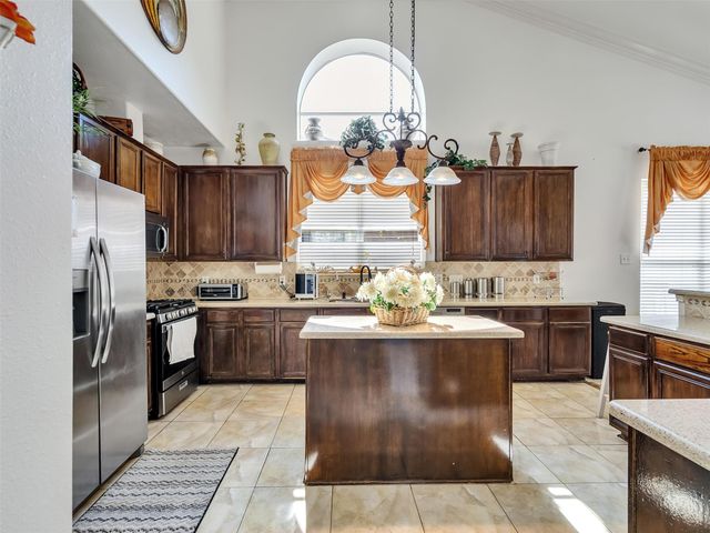 1922 Oakwood Court Drive, Baytown, TX 77521