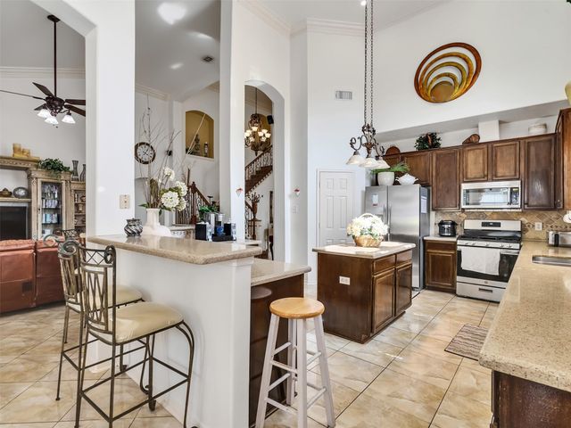 1922 Oakwood Court Drive, Baytown, TX 77521