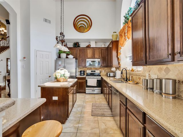 1922 Oakwood Court Drive, Baytown, TX 77521