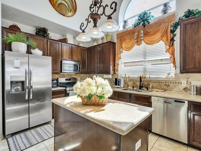 1922 Oakwood Court Drive, Baytown, TX 77521