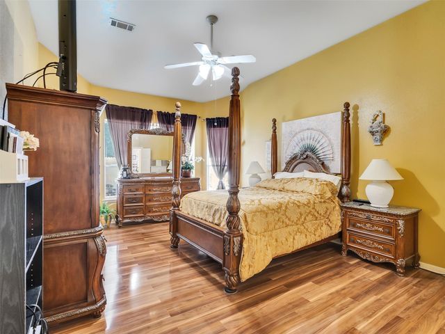 1922 Oakwood Court Drive, Baytown, TX 77521