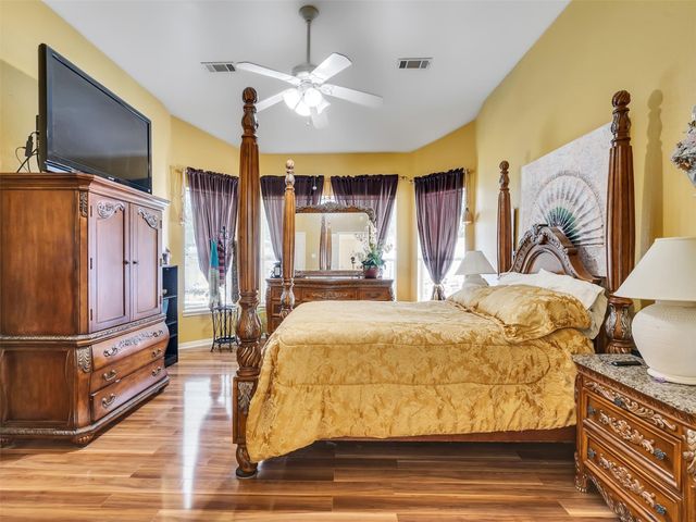 1922 Oakwood Court Drive, Baytown, TX 77521