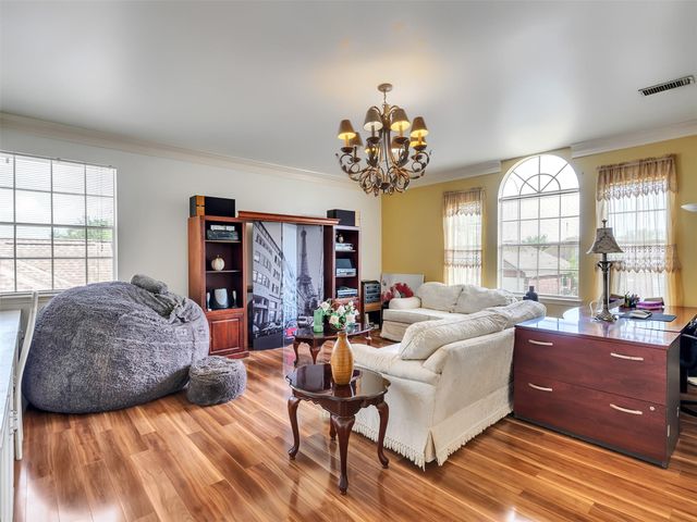 1922 Oakwood Court Drive, Baytown, TX 77521
