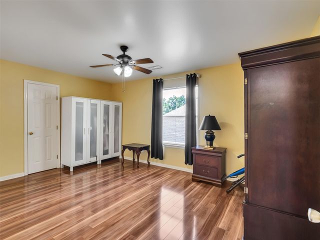 1922 Oakwood Court Drive, Baytown, TX 77521
