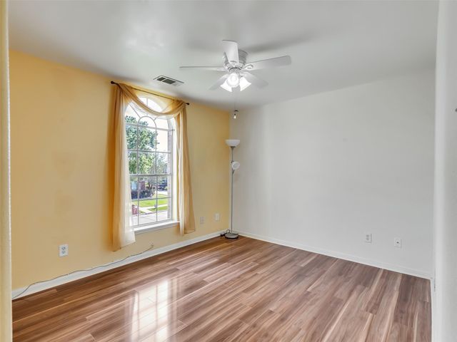 1922 Oakwood Court Drive, Baytown, TX 77521