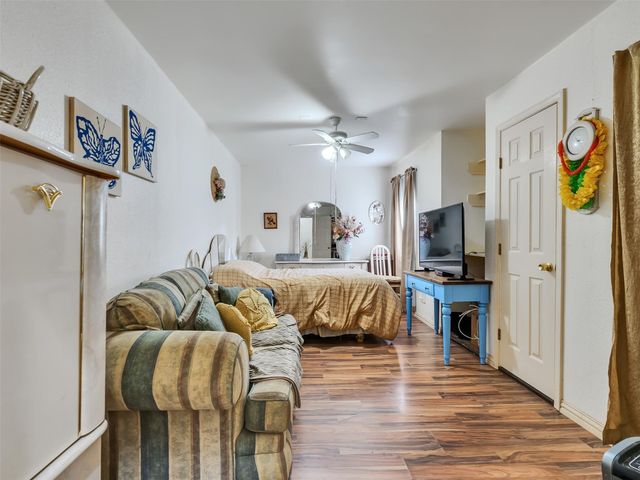 1922 Oakwood Court Drive, Baytown, TX 77521