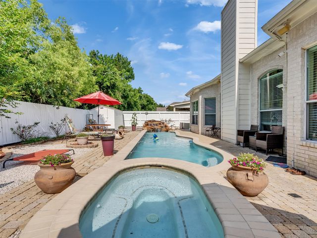 1922 Oakwood Court Drive, Baytown, TX 77521