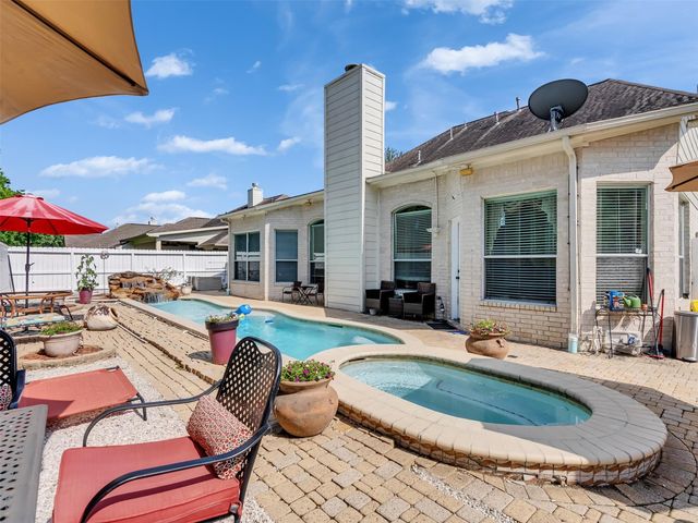 1922 Oakwood Court Drive, Baytown, TX 77521
