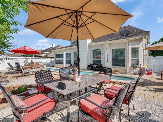 1922 Oakwood Court Drive, Baytown, TX 77521