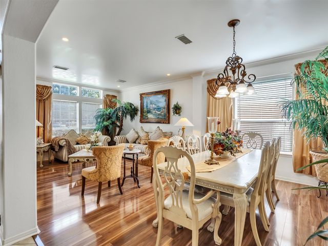 1922 Oakwood Court Drive, Baytown, TX 77521