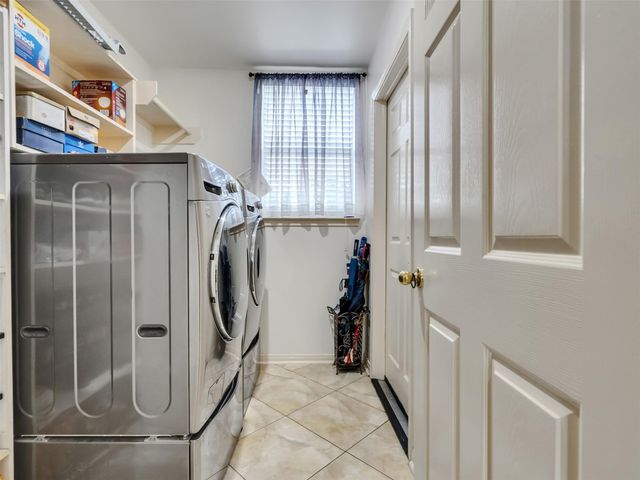 1922 Oakwood Court Drive, Baytown, TX 77521