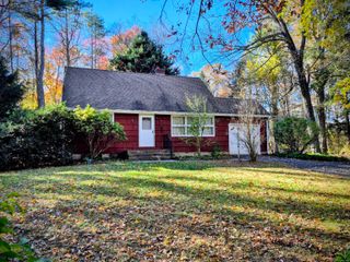 7 Knollwood Circle, Simsbury, CT 06070