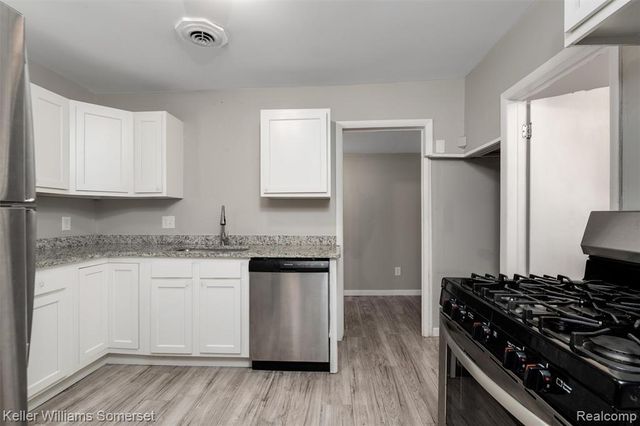 17638 Ivanhoe Street, Roseville, MI 48066
