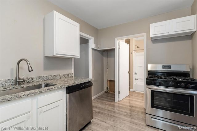 17638 Ivanhoe Street, Roseville, MI 48066