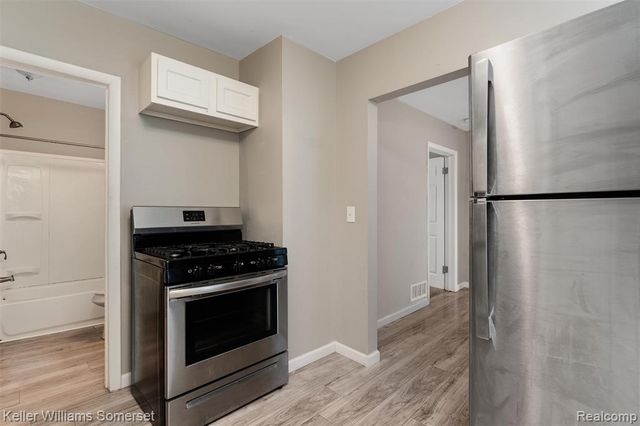 17638 Ivanhoe Street, Roseville, MI 48066