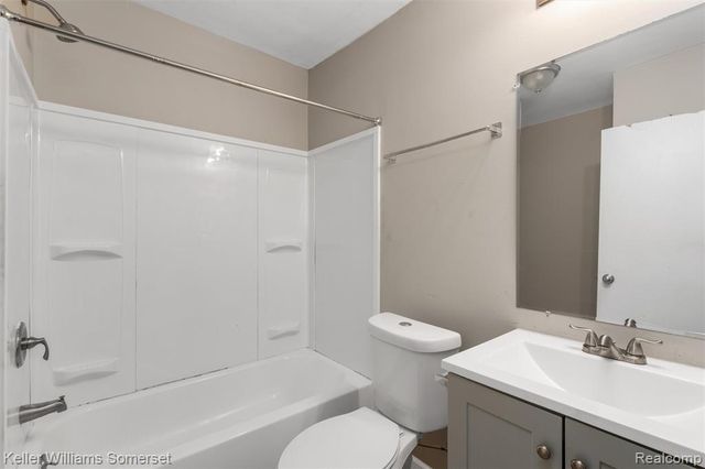 17638 Ivanhoe Street, Roseville, MI 48066