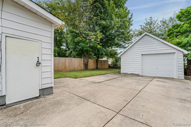 17638 Ivanhoe Street, Roseville, MI 48066