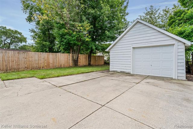 17638 Ivanhoe Street, Roseville, MI 48066