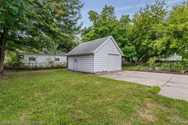 17638 Ivanhoe Street, Roseville, MI 48066
