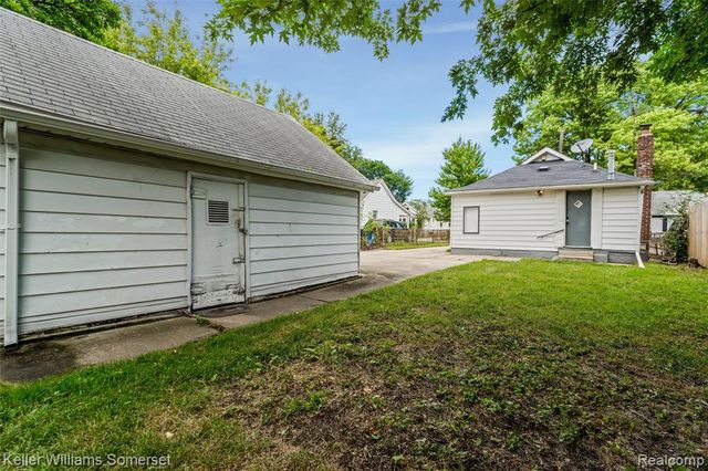 17638 Ivanhoe Street, Roseville, MI 48066