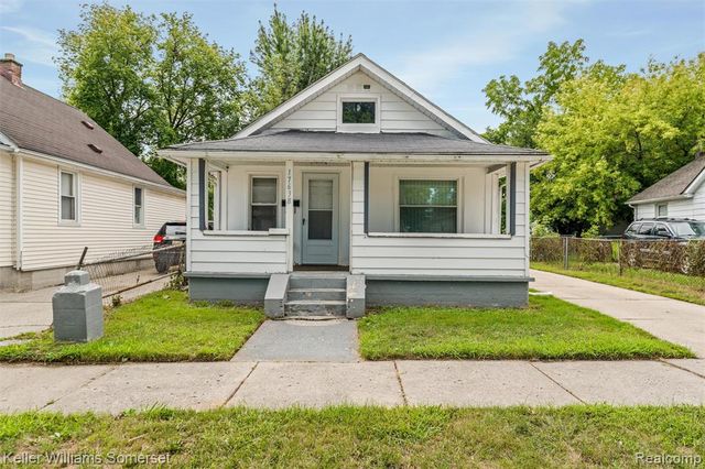17638 Ivanhoe Street, Roseville, MI 48066