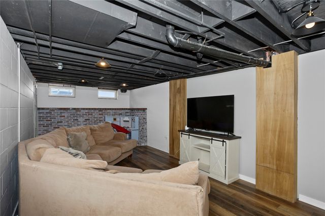 240 Bel Aire Drive, Waukee, IA 50263