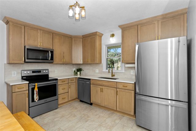 240 Bel Aire Drive, Waukee, IA 50263