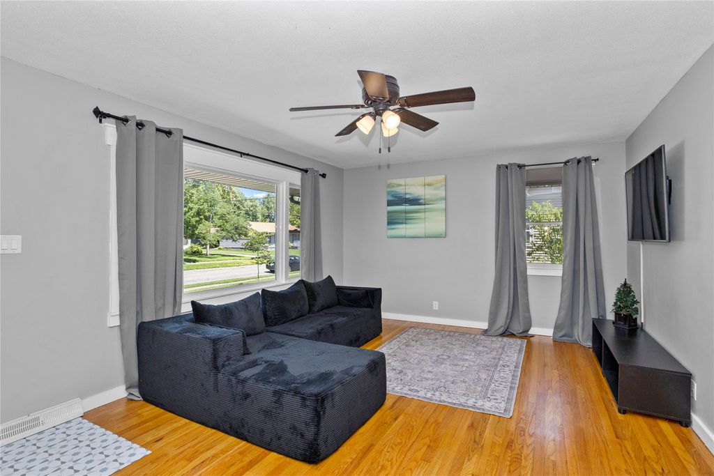 240 Bel Aire Drive, Waukee, IA 50263