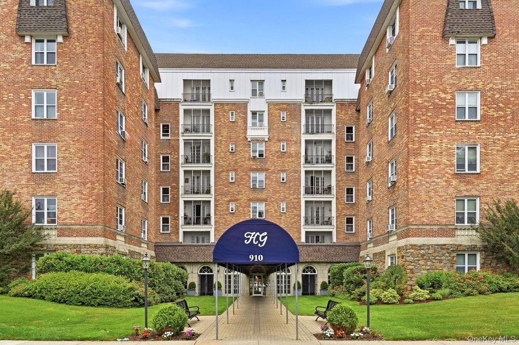 910 Stuart Avenue 2EF, Mamaroneck, NY 10543 — exterior