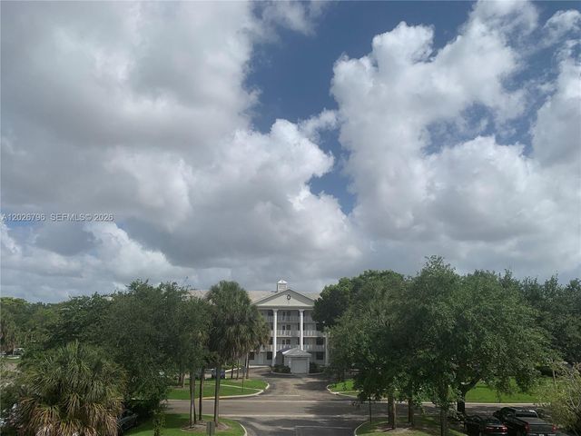 1705 Whitehall Dr 304, Davie, FL 33324
